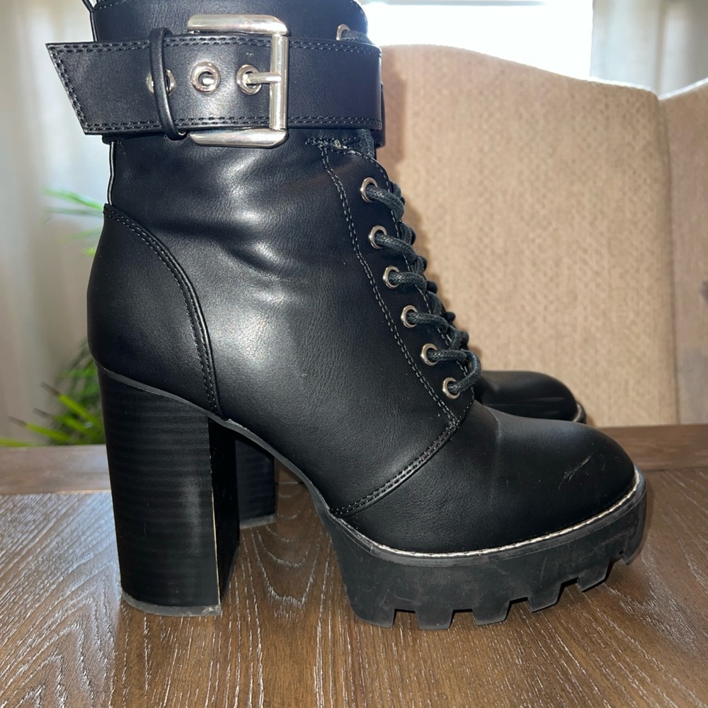 Forever21 Black Chunky Heel Ankle Boots   Goth Lace up Buckle Boots  Size 8